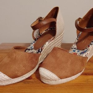 Chelsee Girl Espadrilles, brown, size 10 (fit more like a 9 though)